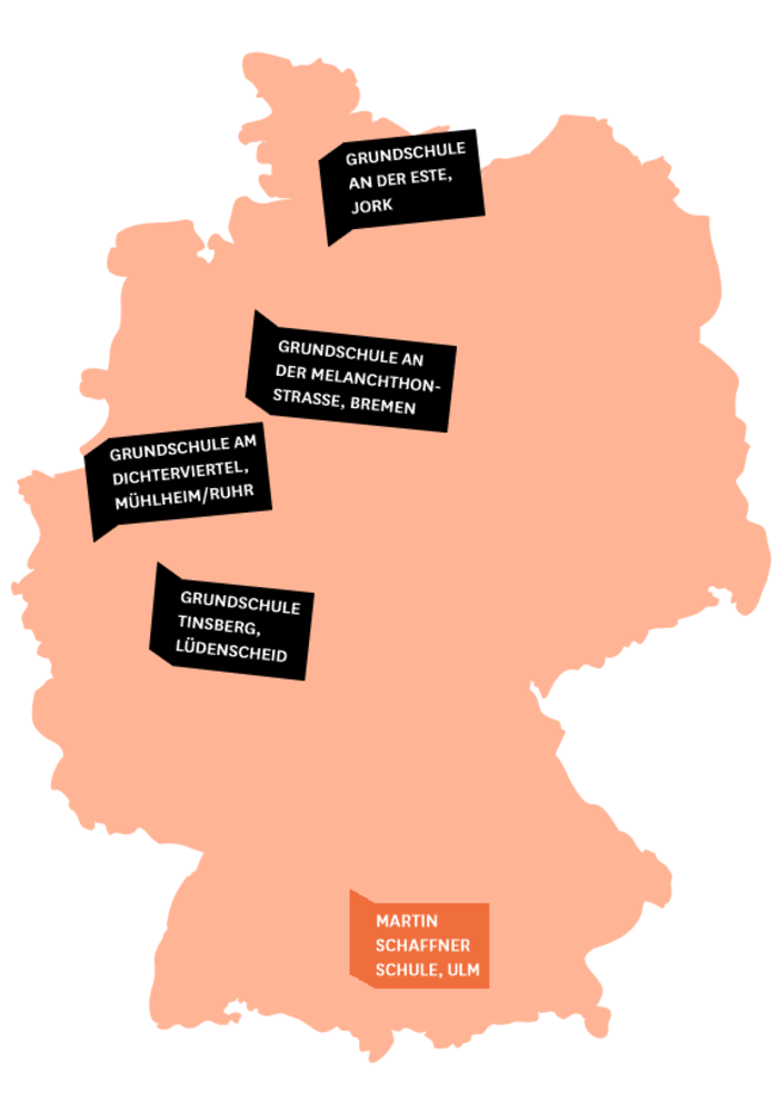 Orangeeingefärbte Deutschlandkarte mit den Pilotstandorten des Projekts Ganztag und Raum der Montag Stiftung Jugend und Gesellschaft