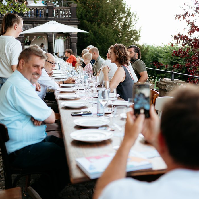 © Simon Veith Gemeinsames Abendessen mit DJ Set: Essen, Trinken und Musik kommt von Butter Brot & Wein.