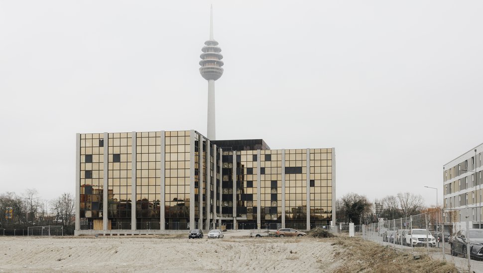 Gesamtansicht des ehemaligen Bürogebäudes