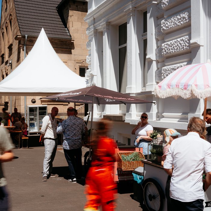 © Simon Veith Für jede*n was dabei: Vielfältiges Essen, Kaffee und Eis für alle Gäste